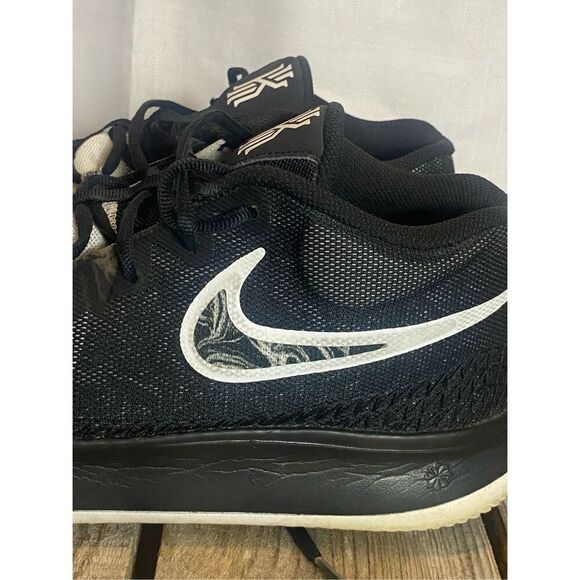 Nike Kyrie Flytrap 5 Basketball Shoes Black White Men’s Size 12 DM1125-001 - Picture 8 of 9